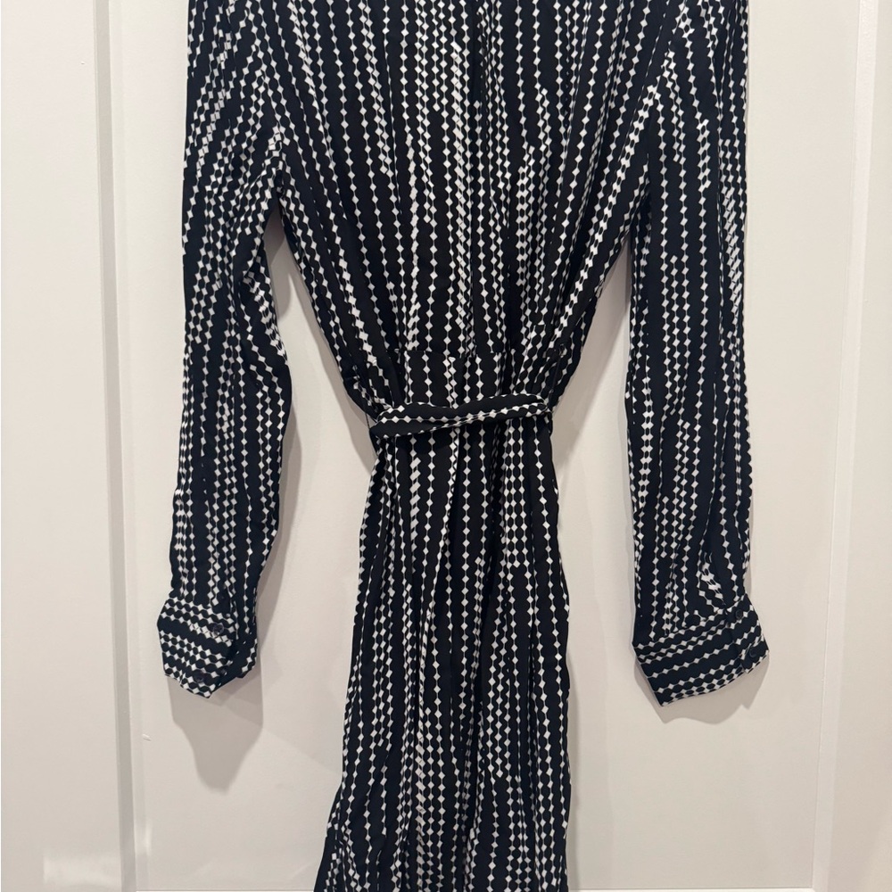 Elie Tahari Blue and White Wrap Tie Front Long Sleeve Dress